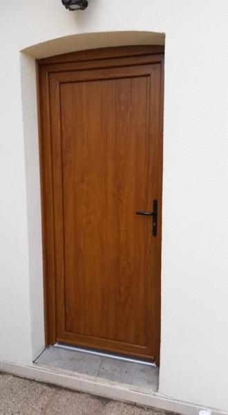 Porte de service PVC Plaxé chêne doré